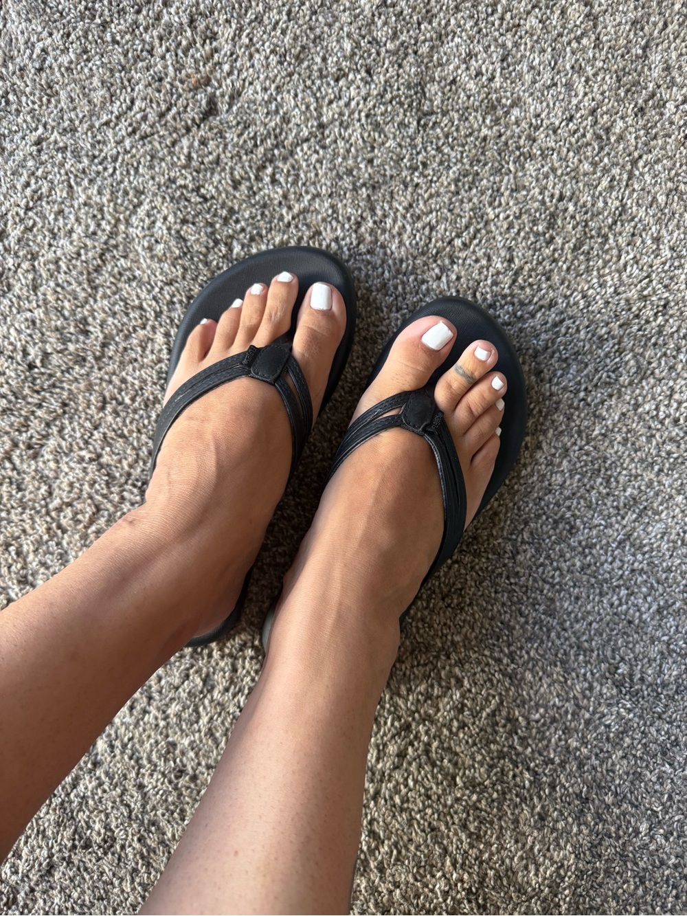 Flojos black sandals flip flops